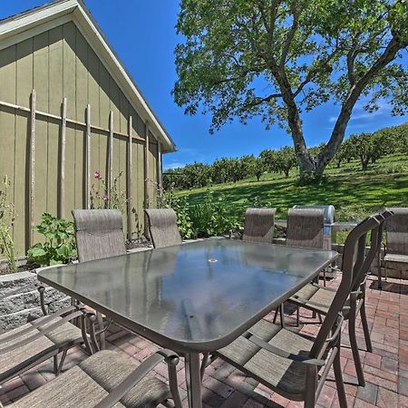 Storybook Glade Historical Homestead With Views! Hood River Esterno foto