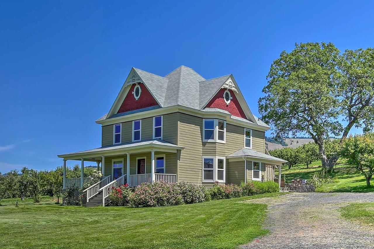 Storybook Glade Historical Homestead With Views! Hood River Esterno foto