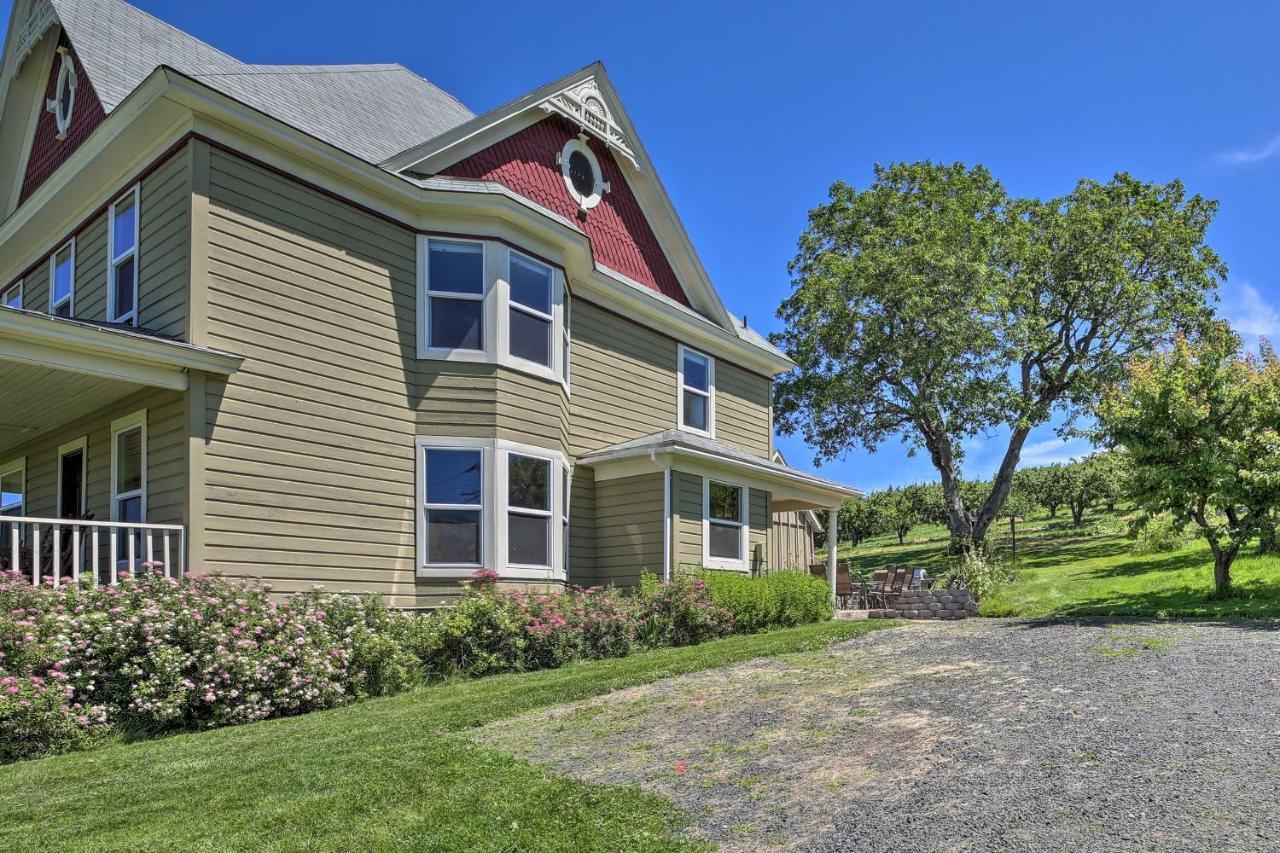 Storybook Glade Historical Homestead With Views! Hood River Esterno foto