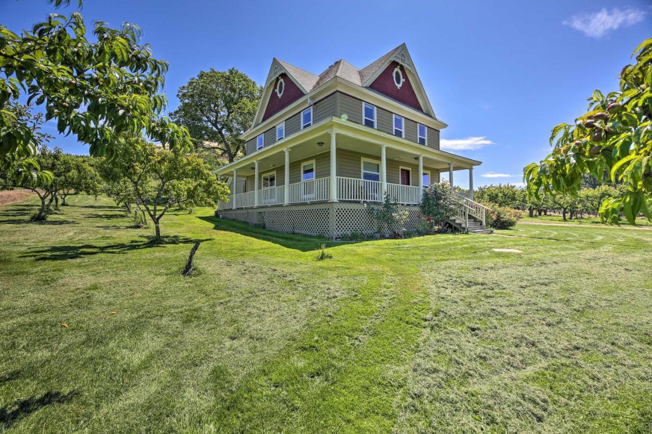 Storybook Glade Historical Homestead With Views! Hood River Esterno foto