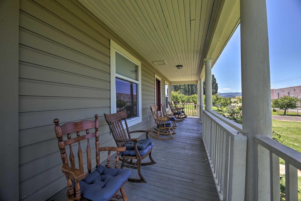 Storybook Glade Historical Homestead With Views! Hood River Esterno foto